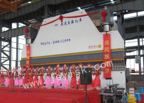 WE67K-2000/12000大(da)型折彎機(ji)