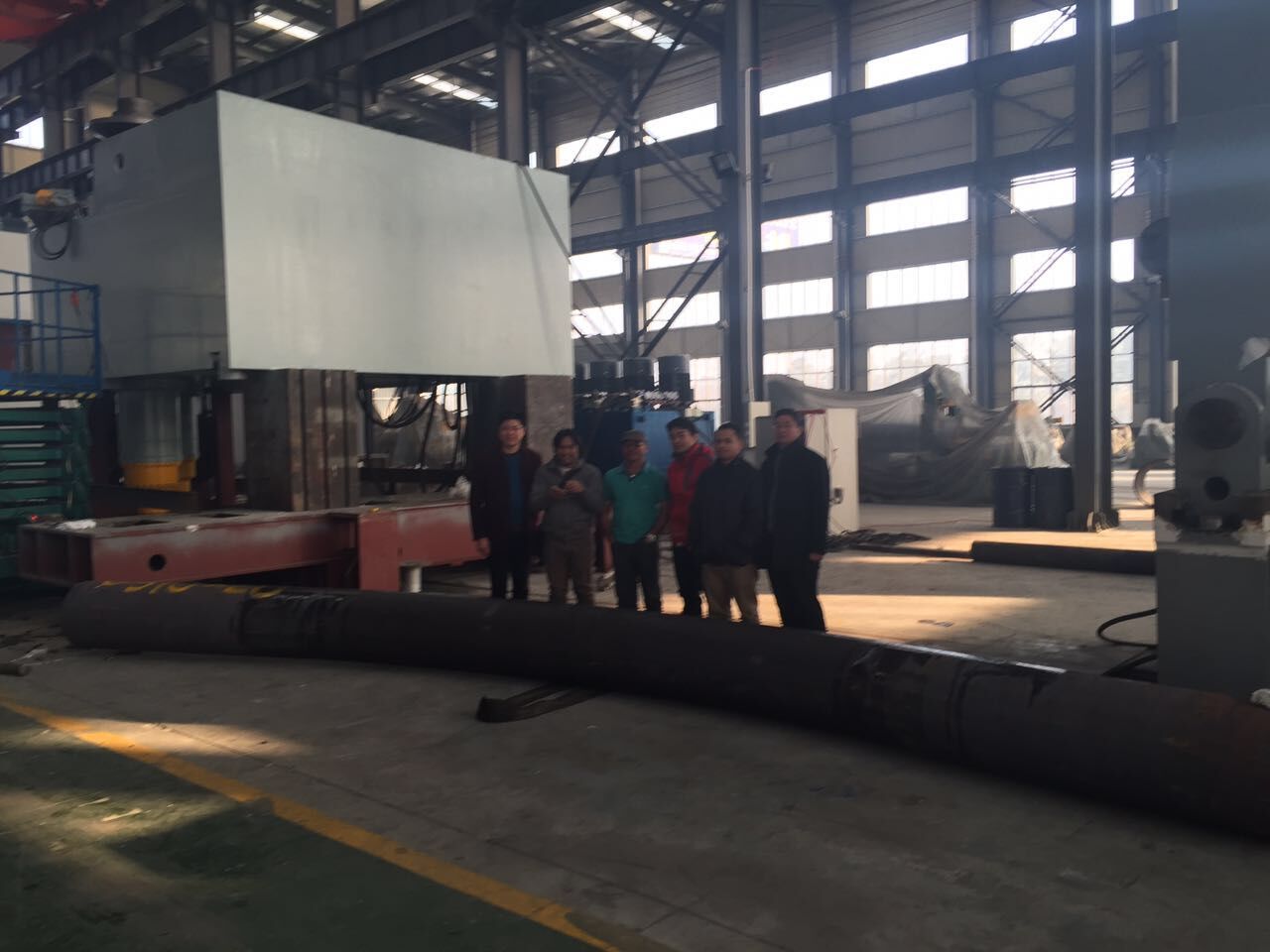 世界(jie)最大的型材彎(wan)曲機