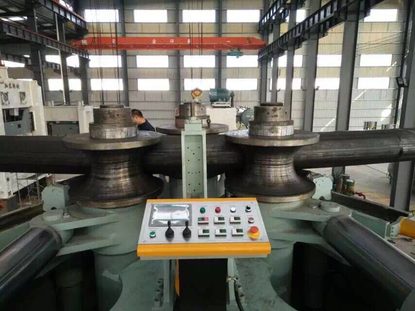 世界最大(da)的型材彎曲機(ji)