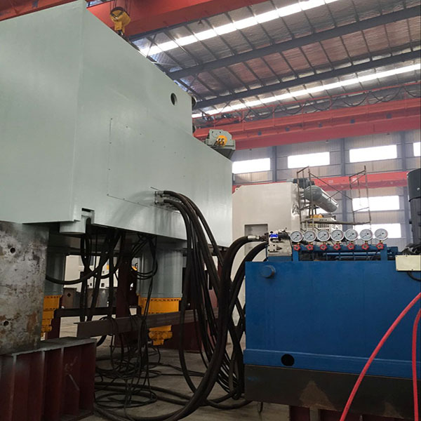 世界最大的型(xing)材彎曲機