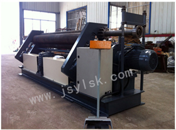 機(ji)械三輥非(fēi)對稱式卷(juan)闆機