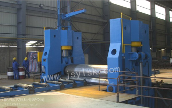 大型(xíng)上輥萬(wàn)能式卷(juan)闆機