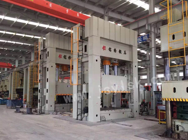 YL27系(xi)列框架式液(ye)壓機