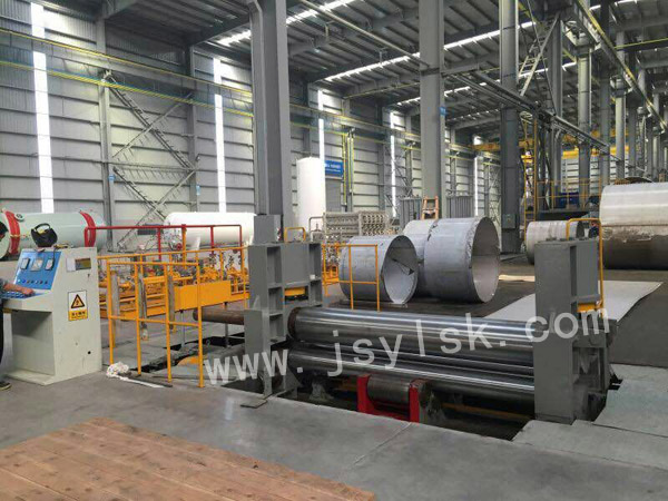 中(zhong)小型上(shang)輥萬能(neng)式卷闆(pǎn)機