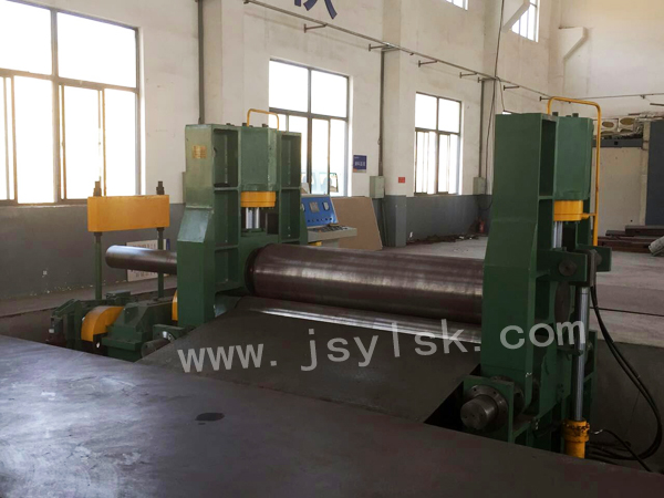 中(zhōng)小型上輥萬能(neng)式卷闆機