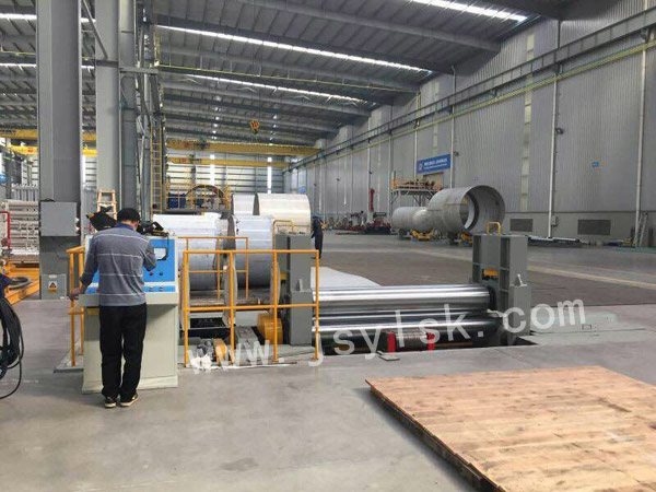 中小(xiǎo)型上輥(gǔn)萬能式(shi)卷闆機(ji)