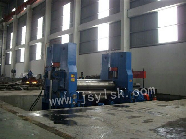 大(da)型上輥萬(wàn)能式卷闆(pǎn)機