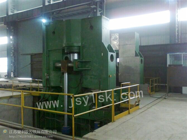 大型(xing)上輥萬(wàn)能式卷(juàn)闆機