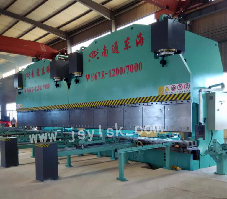 WC67Y/E系(xi)列雙機聯(lian)動折彎機(ji)