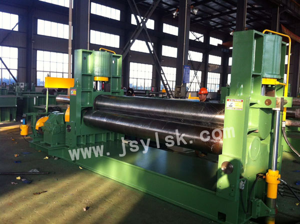 液壓三輥對(dui)稱式卷闆機