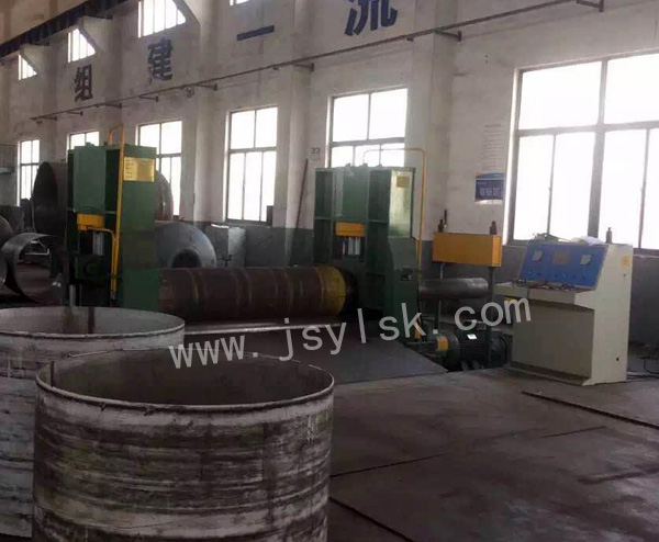 中小型上(shang)輥萬能式卷闆機(jī)