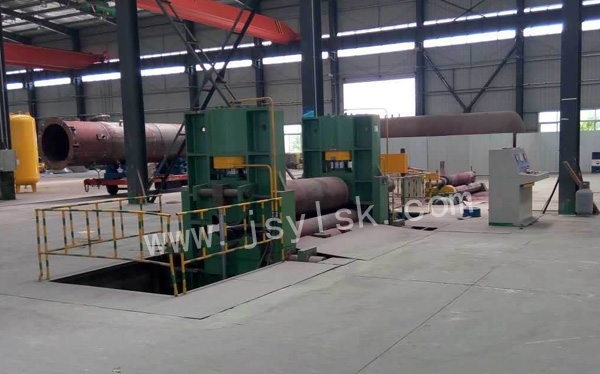 中(zhong)小型上輥(gǔn)萬能式卷(juàn)闆機