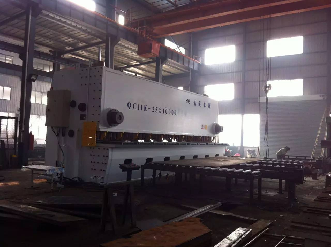 大型(xing)剪闆機