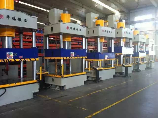 四(si)柱液壓機(ji)