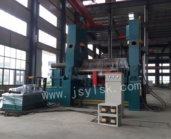 大(dà)型上輥萬能(neng)式卷闆機