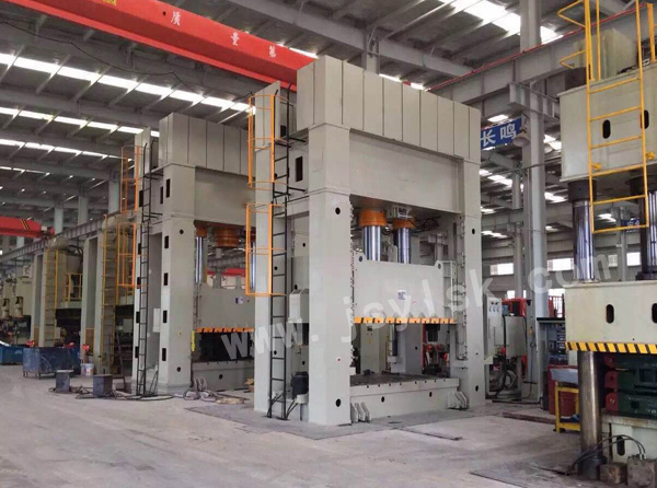 YL27系(xi)列框架式液(ye)壓機