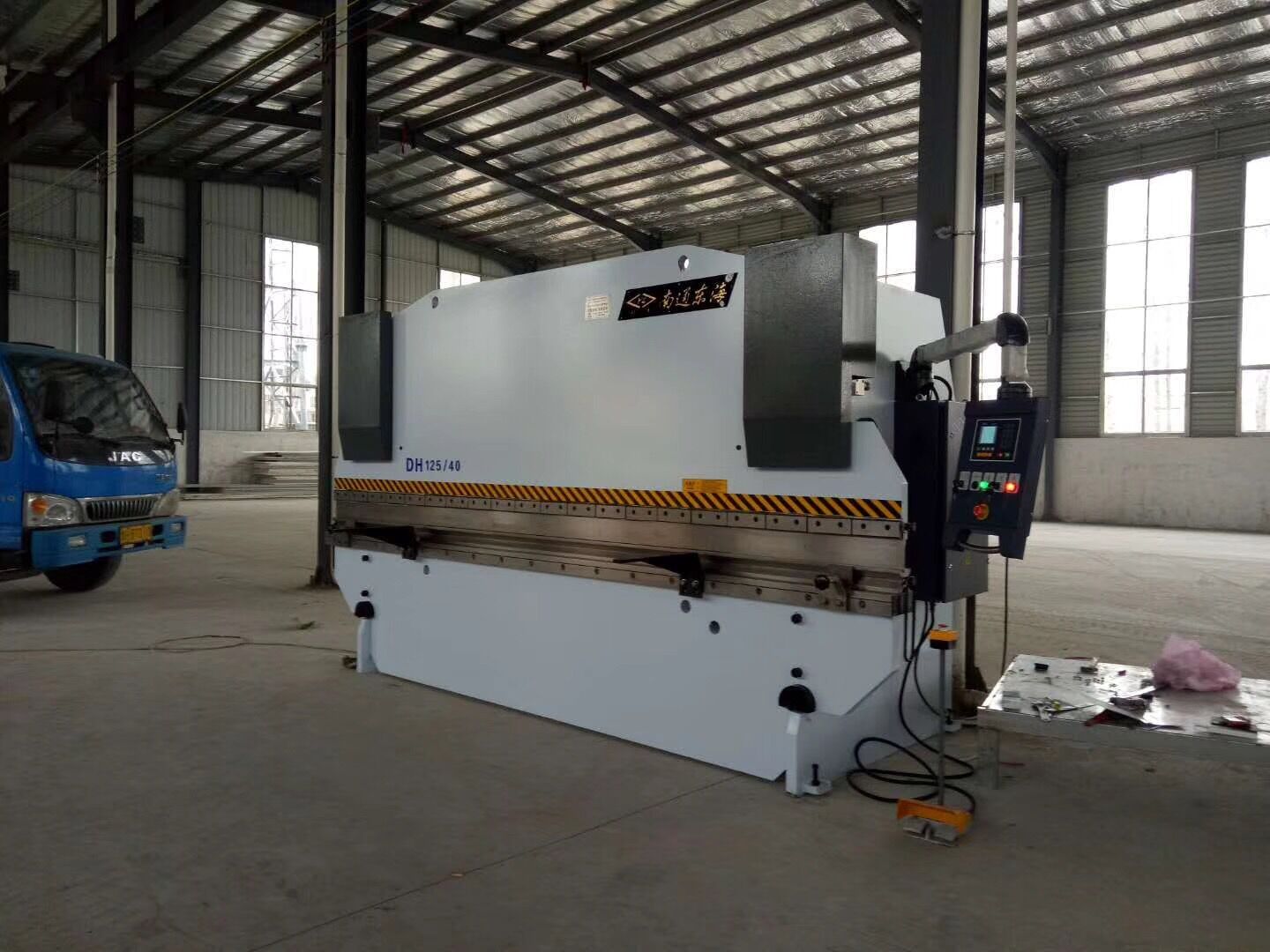 東海(hai)折彎機(ji)