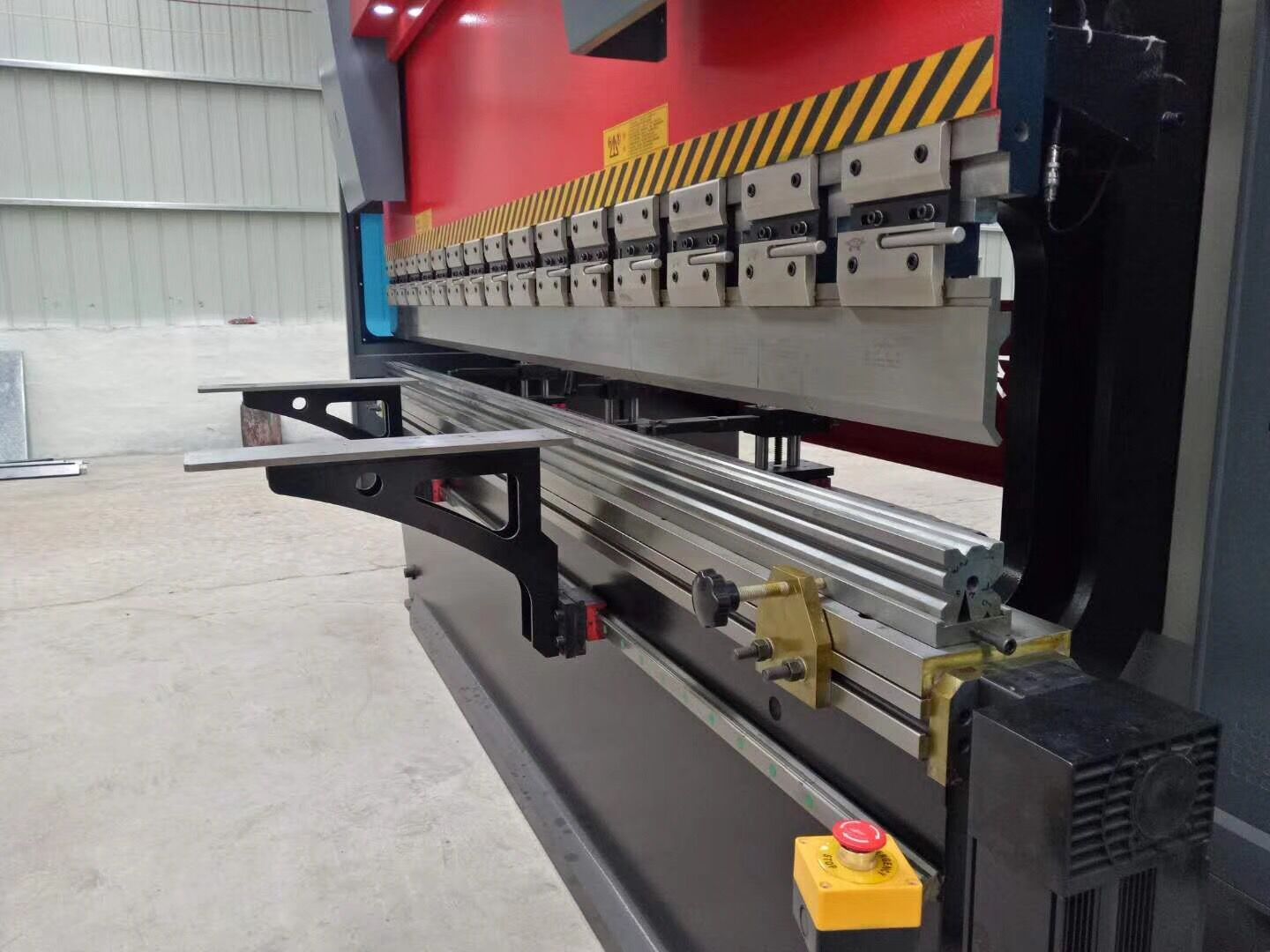 東海數控折彎(wan)機案例