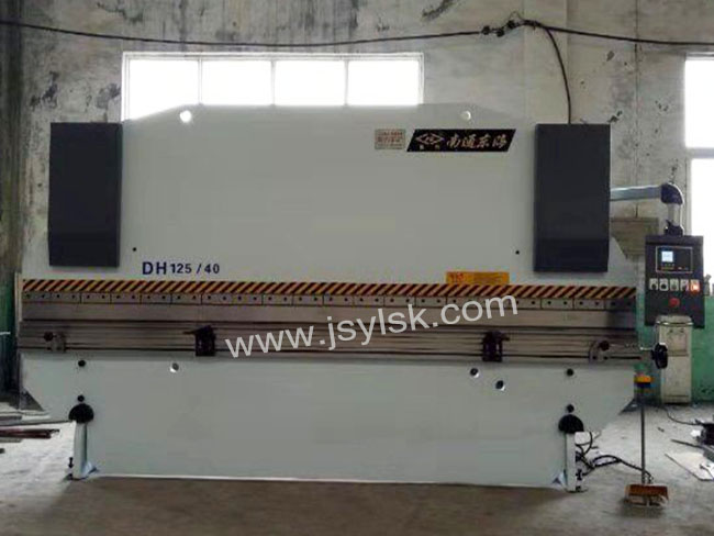 WC67Y-125/4000液壓折(shé)彎機