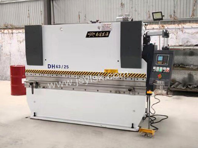 WC67Y-63/2500液壓折(shé)彎機