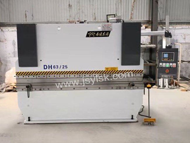 WC67Y-63/2500液壓折(she)彎機