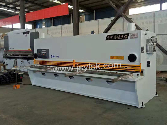 QC11Y-6*4000液(yè)壓剪闆機(jī)