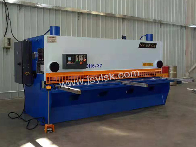 QC11Y-6*3200液壓(ya)剪闆機(jī)