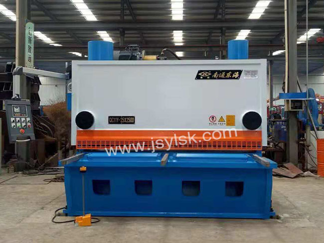 QC11Y-25*2500液(ye)壓剪闆機(ji)