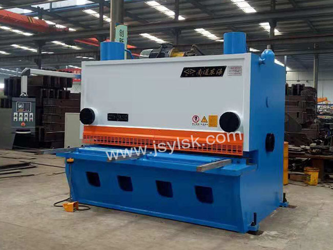 QC11Y-25*2500液(yè)壓剪闆機(jī)