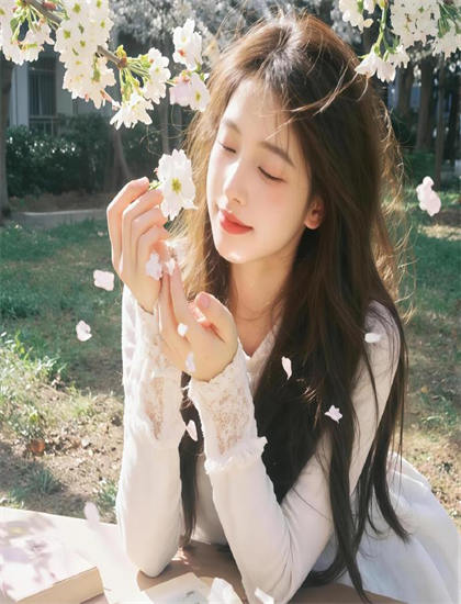 重新认识《线上游戏的老婆不可能是女生？》的审美特点与艺术成就——商业与艺术的平衡